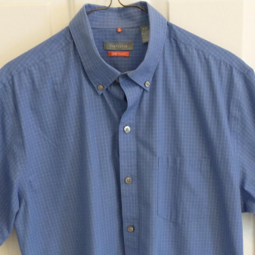 Van Heusen Men's Short Sleeve Button Down Shirt, Size Medium, Blue